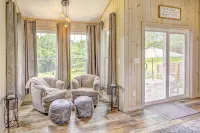 Centrally Located in the Heart of Hocking Hills, Minutes from Hiking & Shopping