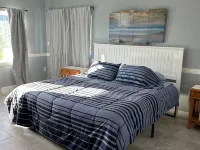 Spacious 4-bedroom house in beautiful Hernando Beach with WiFi, pool, sleeps 8 Hotel di Hernando Beach