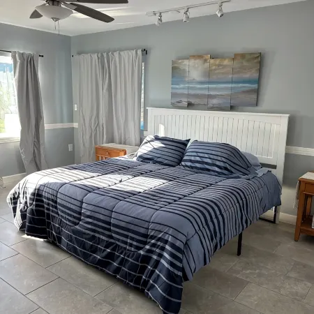 Spacious 4-bedroom house in beautiful Hernando Beach with WiFi, pool, sleeps 8