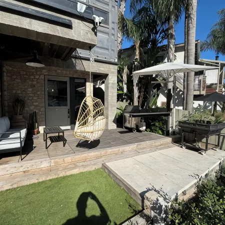 Cali beach living! Modern 2 BR home. Pet friendly. Walk to town, beaches, harbor