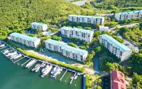 Sapphire Beach Escape -Top Floor- Amazing Views- Walk to Beach/Restaurants- HGTV - Bungalow