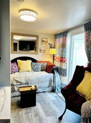 Quaint 1-bedroom home in downtown Montrose 016292 - 3성급