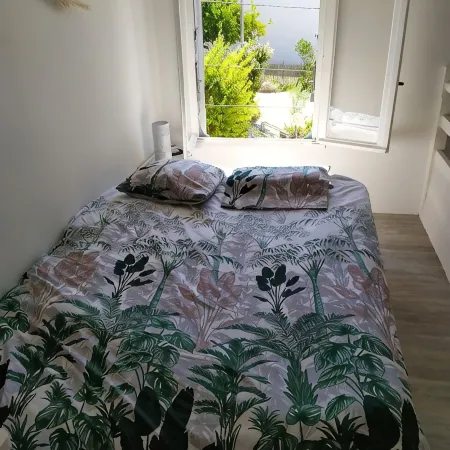 Cosy house close to beaches and shops. garden, above-ground pool, terrace