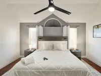 2 minutes from lake, Pickleball, Hot Tub, Pool table! Hoteles en Rowlett
