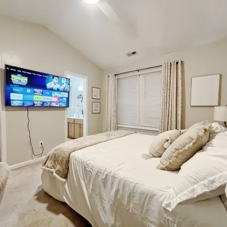 River Gold Retreat off Louisburg Rd near Hwy 540 and Triangle Town Center Mall Отели рядом с достопримечательностью «Торговый центр Triangle Town Center»