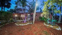 Sunny 3Br Oasis • Water View • 2 TVs • Beach Gear • Fenced Yard • Pet Friendly - Homestays
