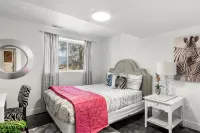 Luxury 6Br |Hot Tub |Private Pickleball |Sleeps 15 - WiFi