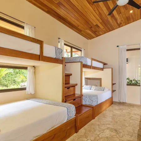 Stunning Ocean View-Rainforest Villa. Concierge, Breakfast/Housekeeping M-F.