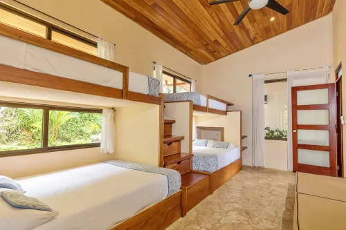 Stunning Ocean View-Rainforest Villa. Concierge, Breakfast/Housekeeping M-F.
