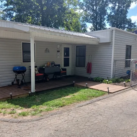 PROMO 10% WEEKLY/20% MONTHLY Pet Friendly, Home, private fenced yard.
