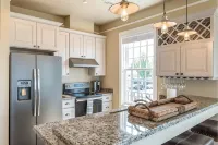 “Inn on the Harbor” Stunning sunsets, centrally located, cozy getaway!