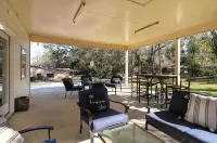 Modern Farmhouse 4 Bedroom Home Away From Home