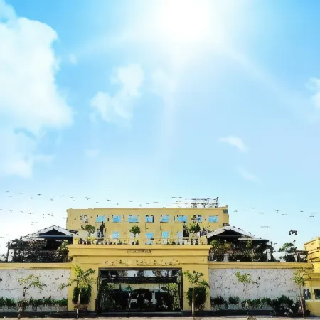Hotel Town Palace
