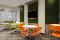 Ramada by Wyndham Laval - breakfast