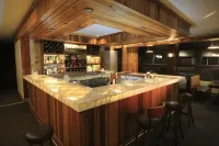 Sol Y Viento Mountain Hot Springs Resort - bar