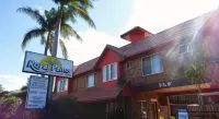 Royal Palms Motor Inn - Beach