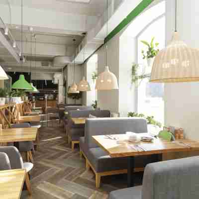 Simpatico Hotel Dining/Meeting Rooms