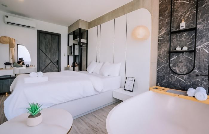 New Moon Hotel