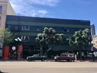 HI San Diego Downtown Hostel Các khách sạn gần Sân bóng chày Petco Park