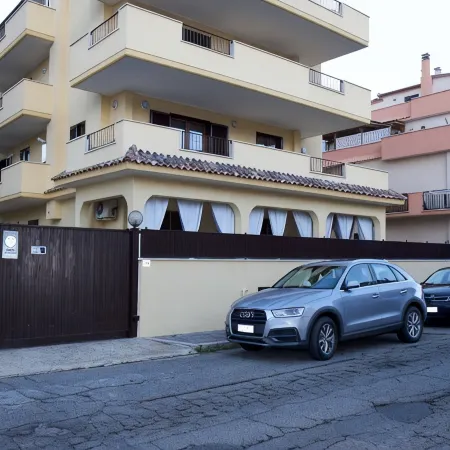 Domus Palombi - Large apartment 200 m from the station and 700 m from the sea