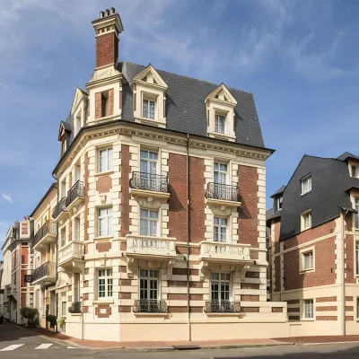 Hôtel le Fer à Cheval Hotels near Grande Plage de Trouville