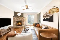 Walk to Downtown - Dual Primary Suites, Dog Friendly, Great Location - 4-Star