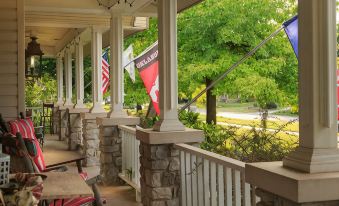Montford Inn & Cottages