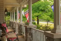 Montford Inn & Cottages