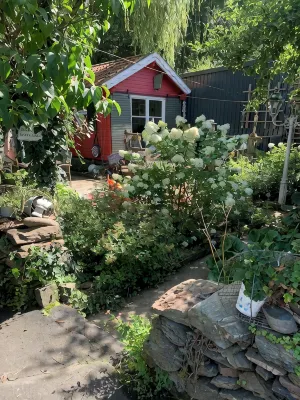 The perfect time-out surrounded by greenery on an idyllic farmstead