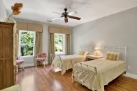 NEW LISTING! Bayfront, Spacious 6-bedroom house in delightful Fairhope - 4-Star