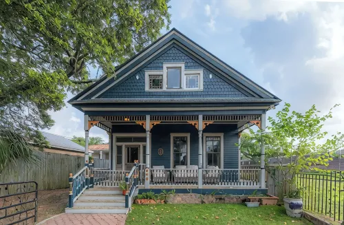 Historic Biloxi Beach House - balcony