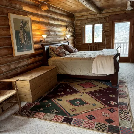 Lovely Log cabin in heart of Big Sky