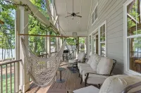 New Luxury Lakefront Home! Hot tub, Boat and Swim Dock - 4つ星