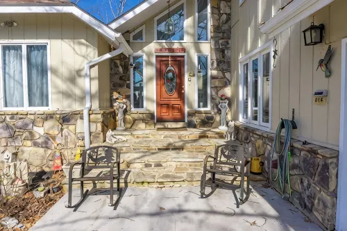 4Bedroom Vacation Home Just 4 Minutes to the Island at Pigeon Forge Heated Pool - Private Pools