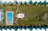 Oceanside Oasis- Oceanfront, Pool, Steps to Beach Access -Sleeps 6 - 4-Star