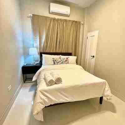 Stunning 2-Bedroom Apartment Rooms