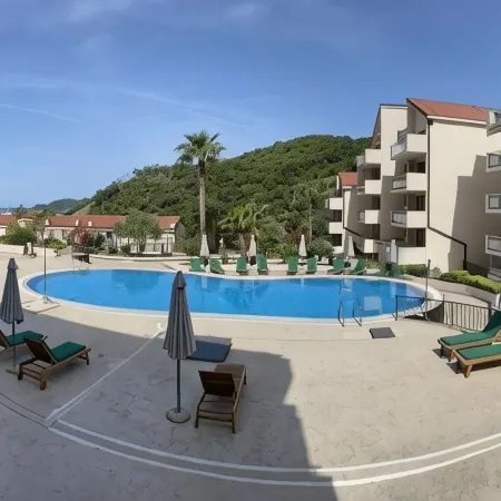 Sunset Poolside Retreat Blueh