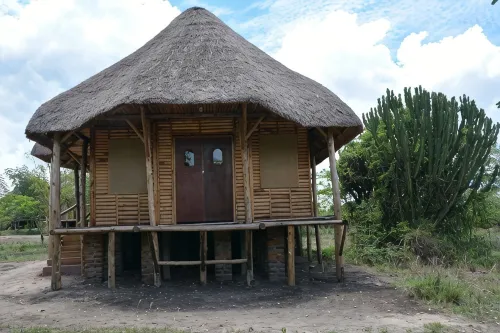 Forest Hog Safari Lodge - Parking