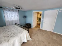 NEW! Royal Bungalow Lake House W/ Lake view & access - Canadian Lakes - Gym