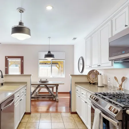 Visiting ABQ for a Conf? Home Centrally Located Get Anywhere in the City in 20m.