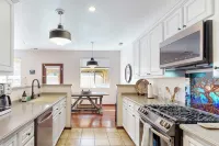 Visiting ABQ for a Conf? Home Centrally Located Get Anywhere in the City in 20m. - Bungalows