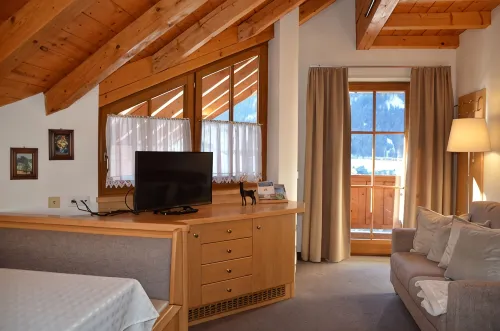 Beautiful attic apartment - Free WIFI - Condos