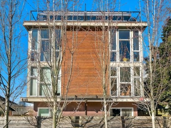 Walk to Space Needle from a Cap Hill Loft w/VIEWS