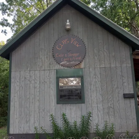 Cozy cabin in the woods. Peaceful and only 15 minutes to Mountain View.