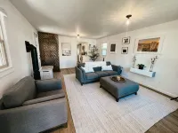 Modern Bungalow - Pet Friendly - Close to downtown - Boutique