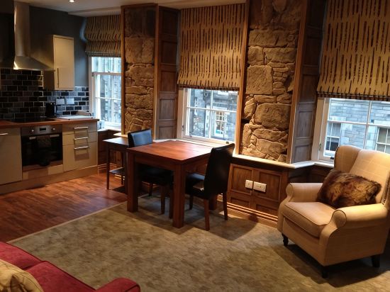 2 Bedroom 2 Bathroom Old Town Royal Mile by Edinburgh Castle