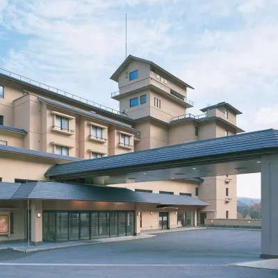 結びの宿 愛隣館 山の駅·昭和の学校周辺のホテル