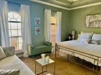 Country Mansion Estate w 5 King Bedrooms 60 Acres & Lakes w Resort-Style Pool - Boutique