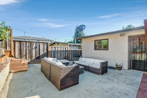 Modern 4 Bedroom Vacation home @ Castro Valley, King or Queen for all - Wi-Fi