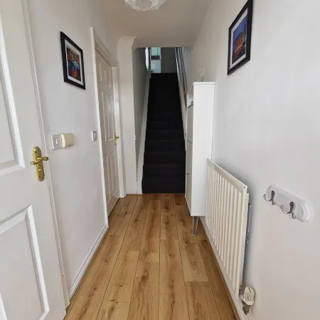 Riverside Home. 3 Bedroom. Free Parking. 10 mins to Newcastle Centre